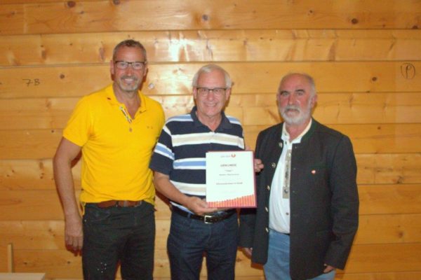 Pletzenauer Walter: USC Mitglied seit 1975 - USC-Kassier - Ehrenzeichen in Gold  für die  langjährige ehrenamtliche Tätigkeit um die Sportunion und ihre Mitglieder